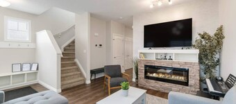 Calm house near your family and friends, 2 car garage, Foosball table, furry friends welcome.