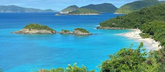 2bed 2 bath with Shared Pool and a View. 7 mins to Cruz Bay! 15 mins to Beaches.