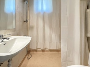 House | Bathroom