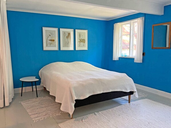 House | 3 bedrooms, individually furnished