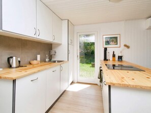 House | Private kitchen - 6 Person Holiday Home in Skibby (Skibby)