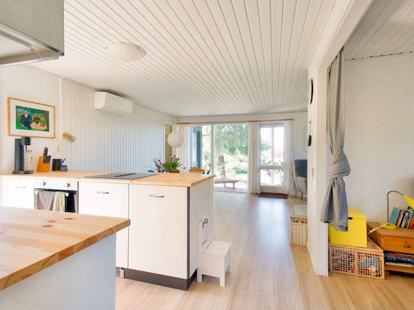 House | Private kitchen - 6 Person Holiday Home in Skibby (Skibby)