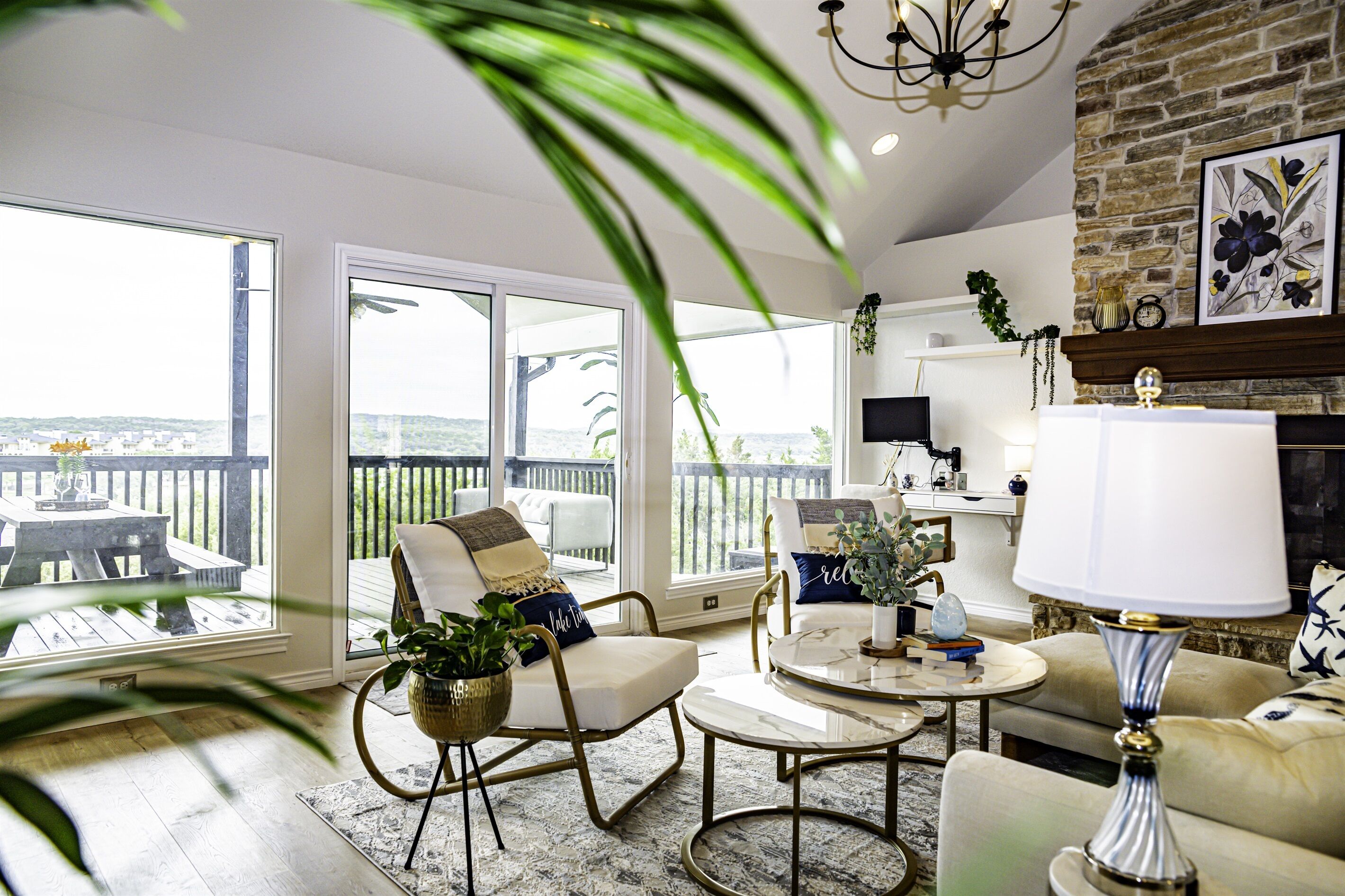 Smart TV, chimenea, videojuegos y reproductor de DVD 