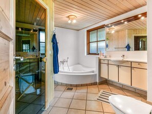 House | Bathroom - 4 Star Holiday Home in Blavand (Blavand)