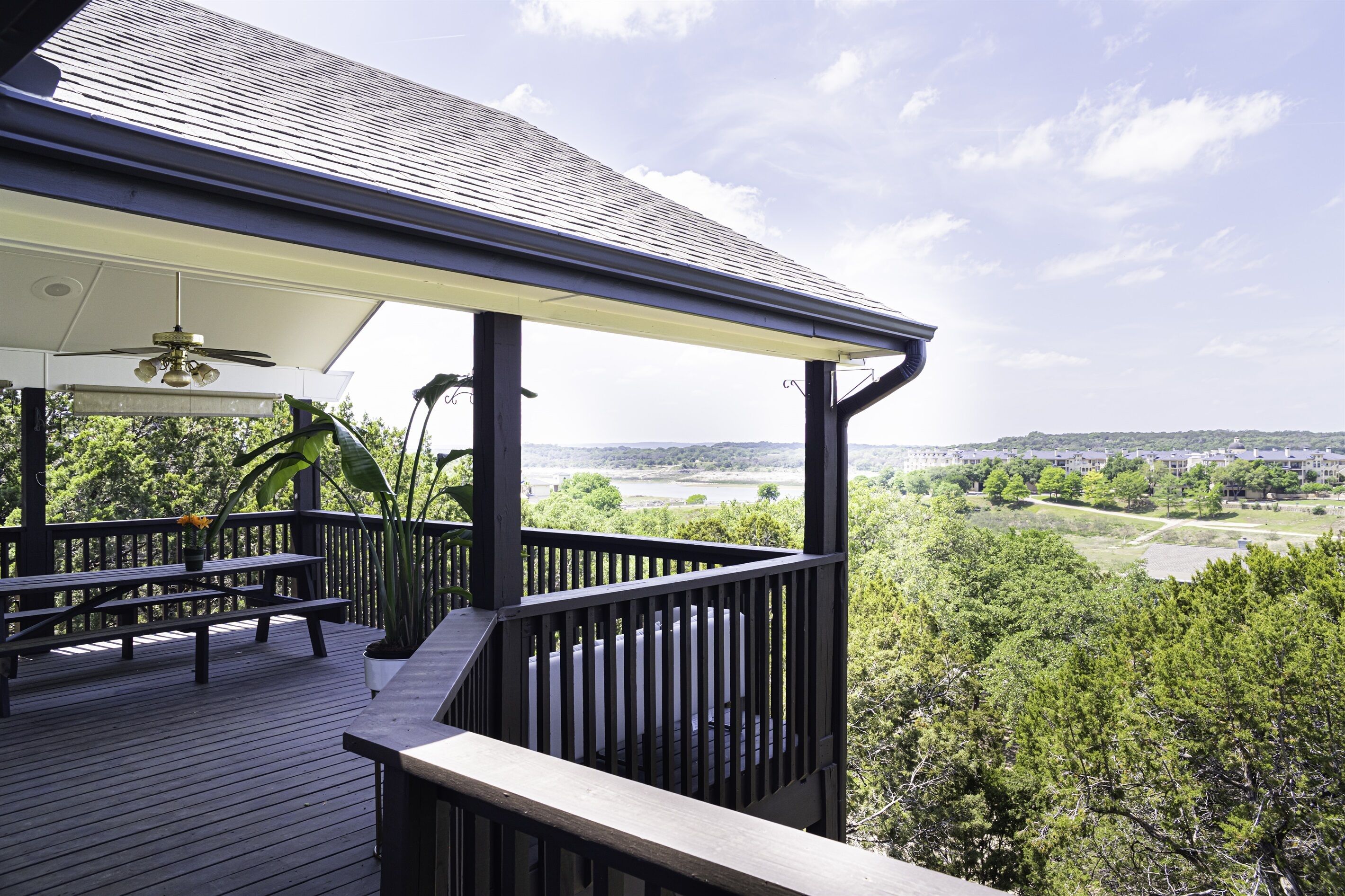 Serene Lakeview Getaway: Fast WiFi & Water Sports