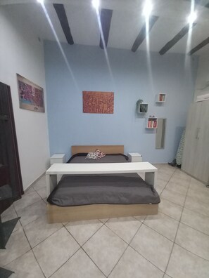 1 chambre, fer et planche à repasser, Wi-Fi, draps fournis