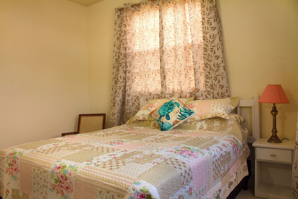 Sunrise Breeze Barbados —
Family Sized Vacation Home Close To The Airport. - Barbade