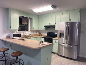 Fridge, microwave, stovetop, dishwasher