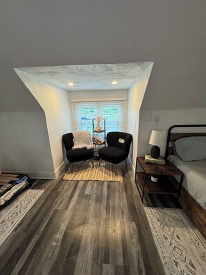 1 Schlafzimmer, Schreibtisch, WLAN, Bettwäsche