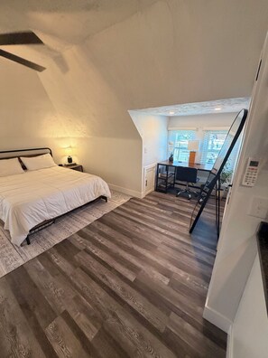 1 bedroom, desk, WiFi, bed sheets