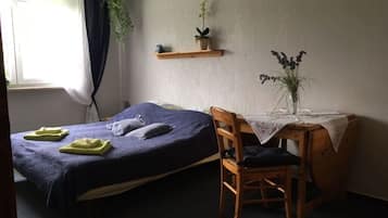 House | 3 bedrooms, individually furnished, iron/ironing board