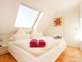 House | 1 bedroom, individually furnished