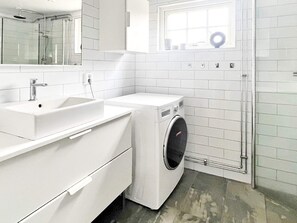 House | Bathroom - 6 Person Holiday Home in Ljungby (Ljungby)