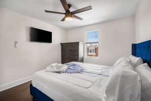 2 slaapkamers, een bureau, een strijkplank/strijkijzer, gratis wifi