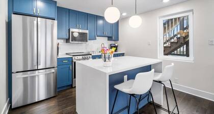 The Octopus House: Coastal Chic 2BR Retreat - Sleeps 6