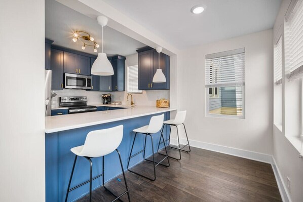 Fridge, microwave, oven, stovetop