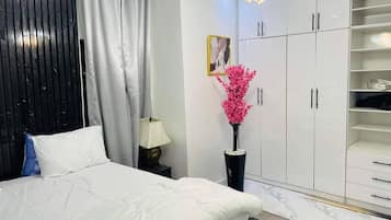 3 makuuhuonetta, silitysrauta/-lauta, Wi-Fi, vuodevaatteet