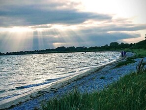 A beach with a clear view of the water and a distant shoreline. - 6 Person Holiday Home in Sydals (Sydals)