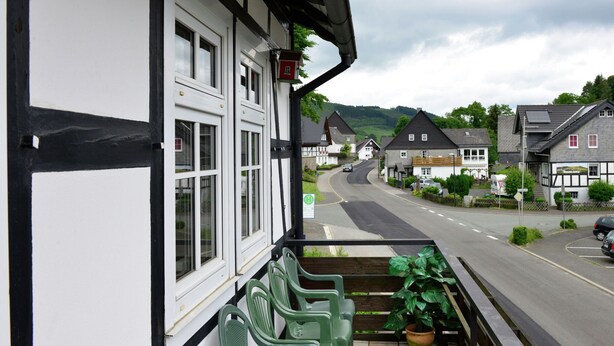 House | Exterior - Holiday Home Near Winterberg Ski Slopes (Olsberg)