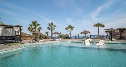 Two Houses With Shared Pool Chillout and see Views