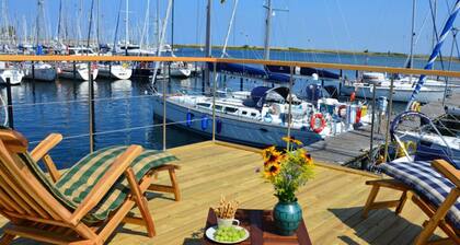 Premium Houseboat on the Lake