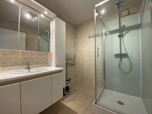 Apartment | Bathroom