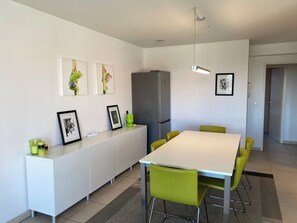 Apartment | Dining - Apartment Nieuwpoort Near Beach & Marina (Nieuwpoort)