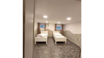 House | 4 bedrooms, individually furnished, iron/ironing board