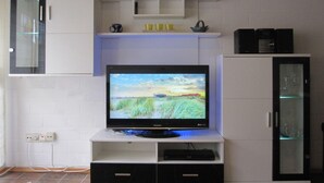 오븐, 전기 주전자, 토스터, 유아용 의자