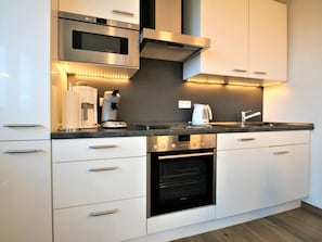 Apartment | Private kitchen | Oven, toaster - Residence "hohen-lith" 2-14 (Cuxhaven)
