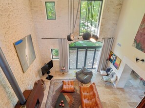 Télévision, cheminée