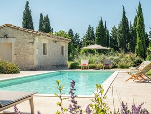 Een verwarmd zwembad