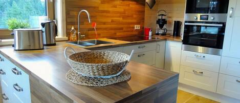 Chalet | Private kitchen | Electric kettle, toaster, highchair