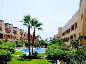Apartamento | Piscina | Una piscina cubierta, una piscina al aire libre