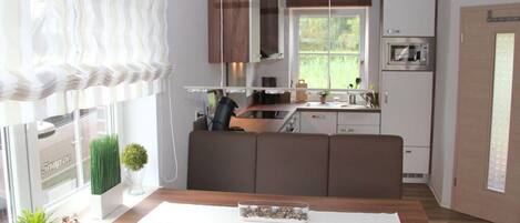 House | Dapur peribadi | Ketuhar, cerek elektrik, pembakar roti