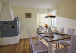 Casa de campo | Cocina privada | Horno, hervidor eléctrico, tostadora y trona infantil