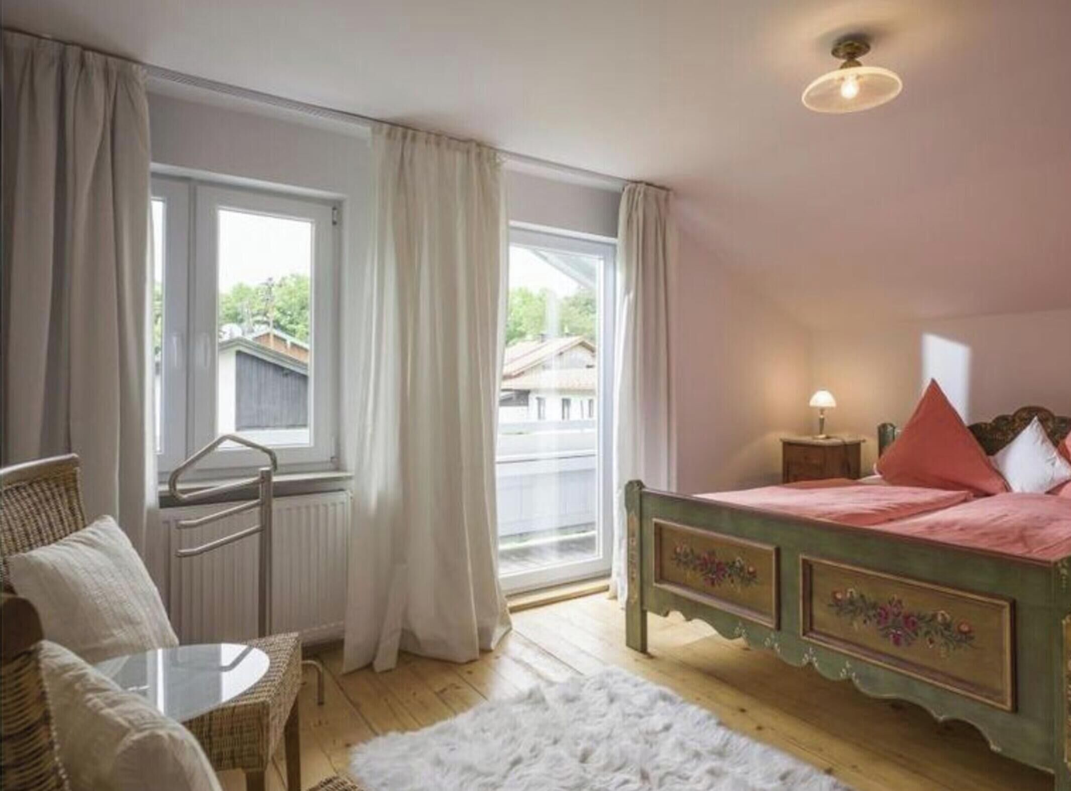 Cottage | 3 bedrooms, individually furnished, iron/ironing board