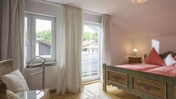 Cottage | 3 bedrooms, individually furnished, iron/ironing board