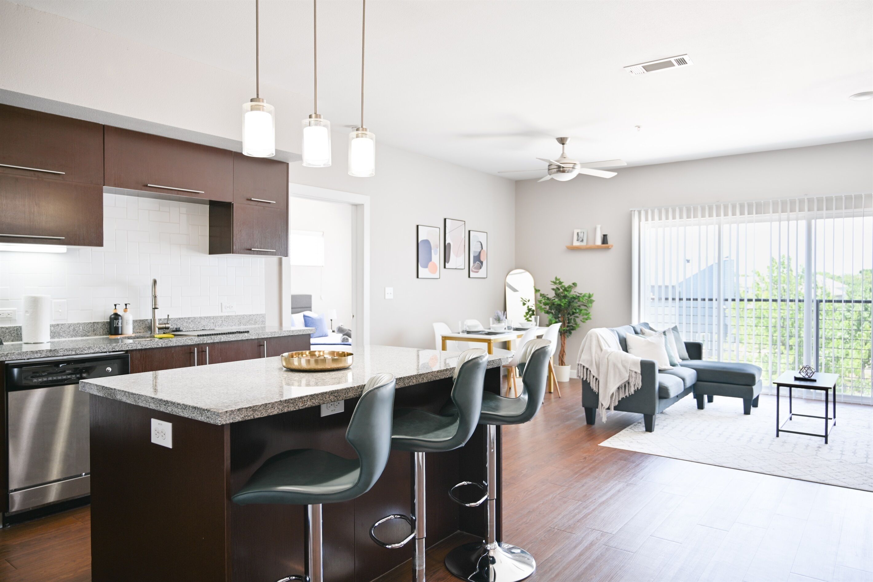 LUX 2B2B | Parking, Pool, WiFi | Near DTA