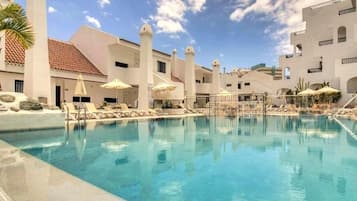 Apartment | Pool | Outdoor pool