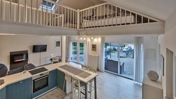 House | Private kitchen | Electric kettle, toaster, high chair