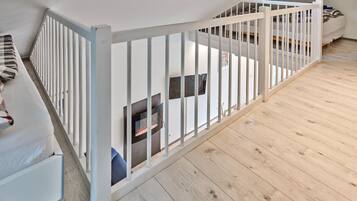 House | 1 bedroom, individually furnished, bed sheets