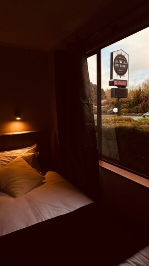 4 soverom, skrivebord, strykejern/-brett og wi-fi