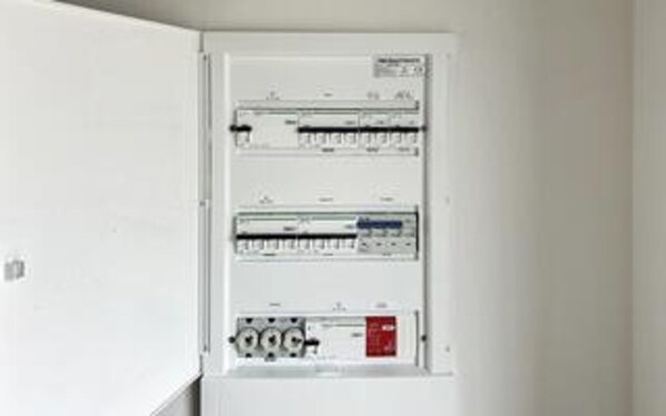 A utility panel with multiple circuit breakers and switches. - 5 Star Holiday Home in Romo (Rømø)