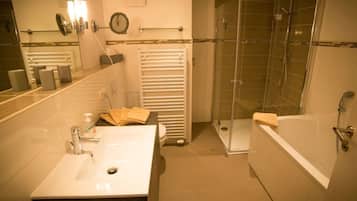 Apartment | Bathroom