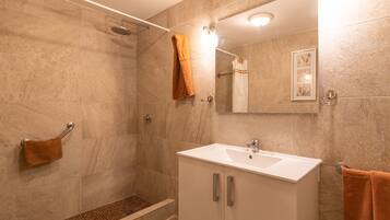Apartment | Bathroom