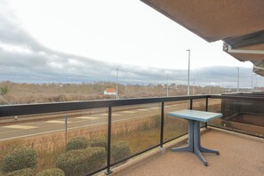 Apartment | Property grounds - Apartment in Belgium Near Coastal Charm (Koksijde)