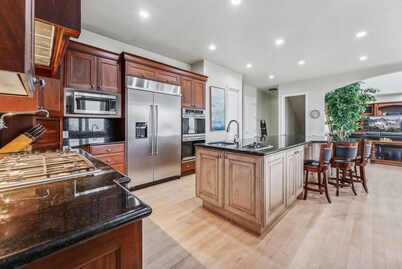 Morgan View Manor W/9 Bedrooms