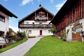 House | Exterior - Farmhouse in St. Johann With Sauna & Garden (Sankt Johann im Pongau)