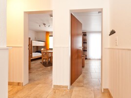 2 habitaciones, muebles diferentes y ropa de cama 